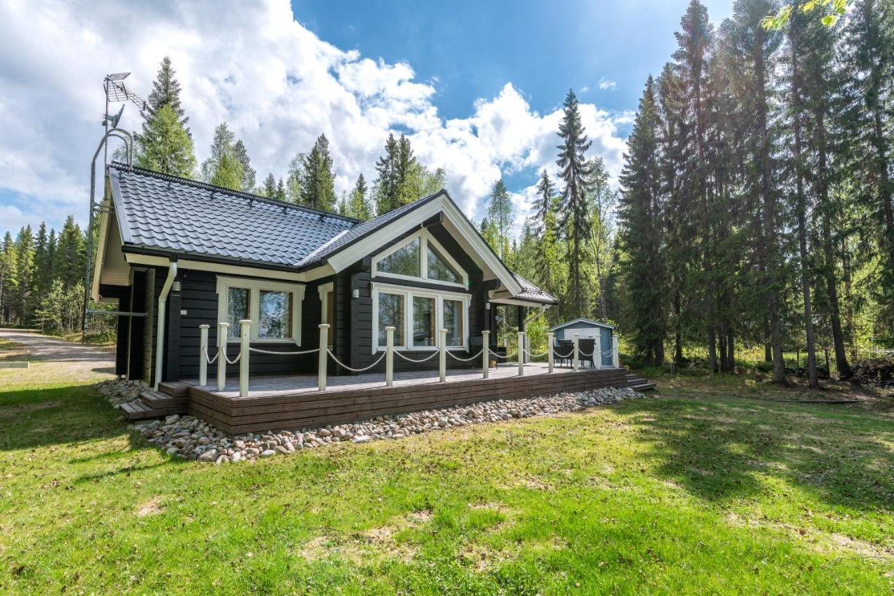 Laehderinne - 2 Bedroom Log Cabin, Private Beach, Wifi & Sauna Puolanka 外观 照片